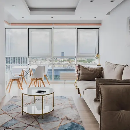 J&k Platinum Towers * 华沙